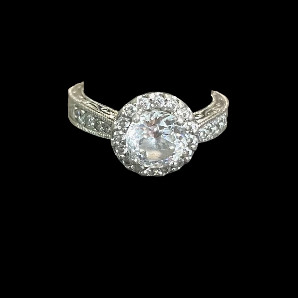 Tacori for Diamonique ring size 6
Price is firm ring is rare 💍